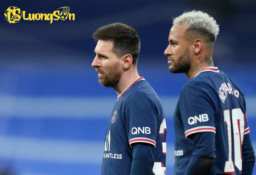 Neymar buồn khi nhắc tới sự bất công anh và Messi phải chịu đựng trong năm cuối ở PSG.