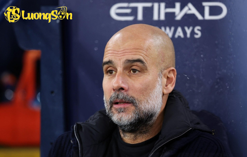 HLV Pep Guardiola tự trách bản thân mình (Ảnh: Getty).