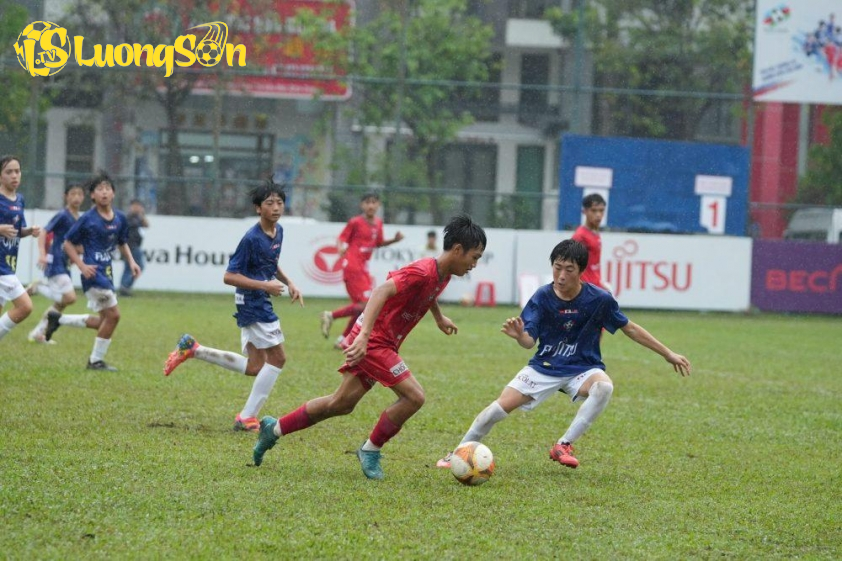 Đại diện Việt Nam đánh bại U13 Tokyo 4-0 trong trận chung kết